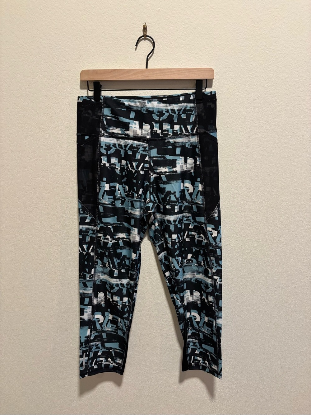 Puma Women’s Be Bold Cropped Crop Leggings drycell yoga